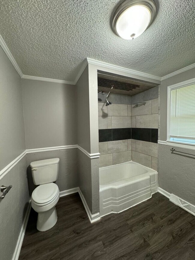 Building Photo - Cute 3 bed in Independence