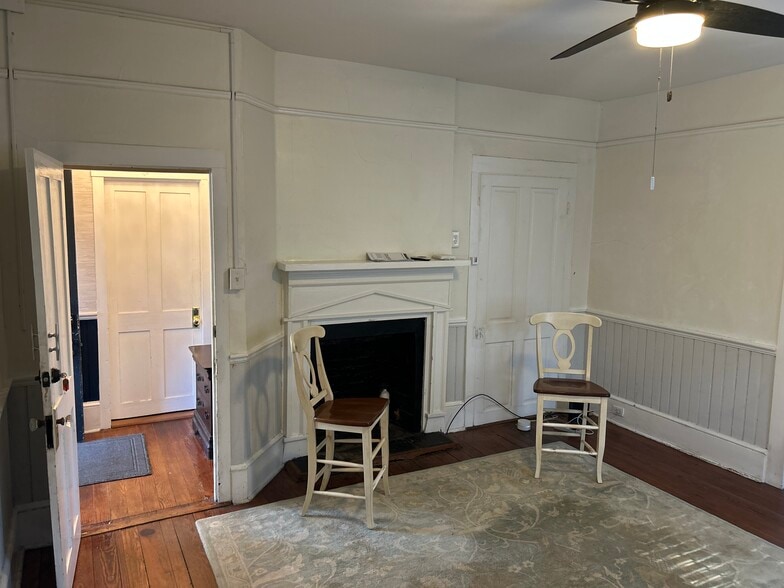 Building Photo - 332 Screven St