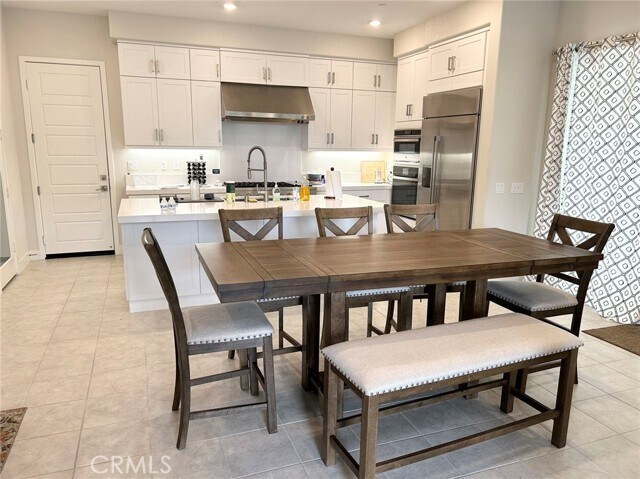 Building Photo - 109 Chorus