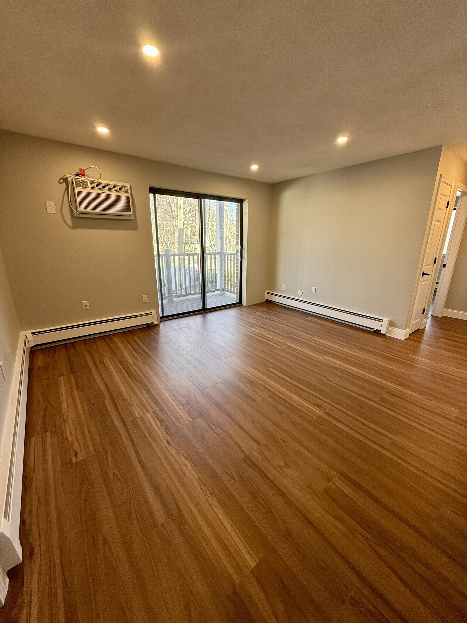 Building Photo - 5 Washington St