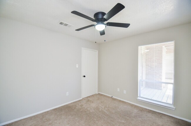 Building Photo - 123 Cypress Ln