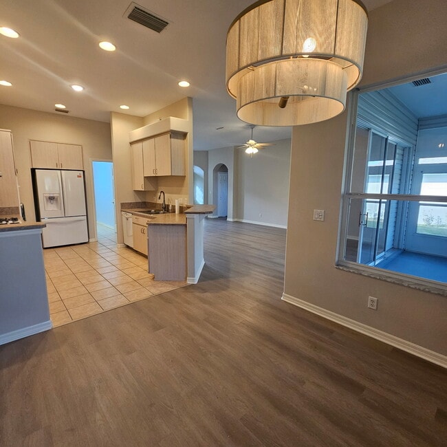 Building Photo - 5095 China Sea Dr