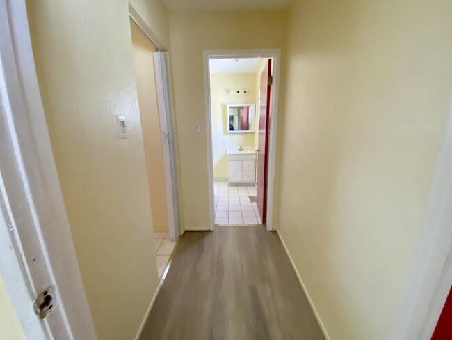 Building Photo - 2 bedroom in San Leandro CA 94578