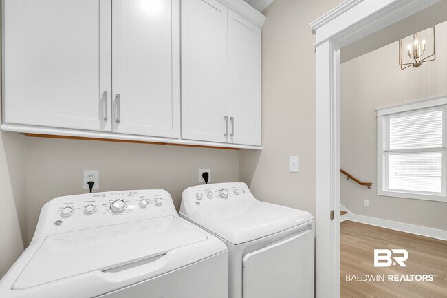 Building Photo - 27085 Park Dr