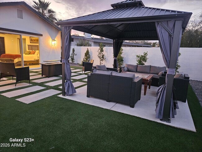 Building Photo - 2817 N 71st Pl