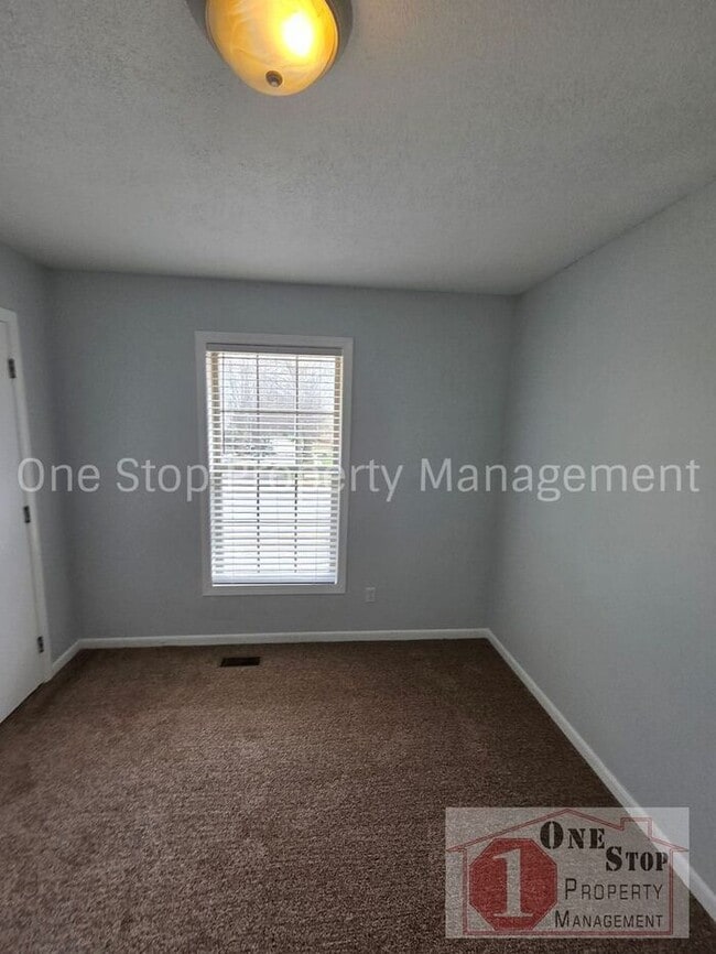 Building Photo - 3 bedroom 2.5 bathroom home in Parkville, MO!