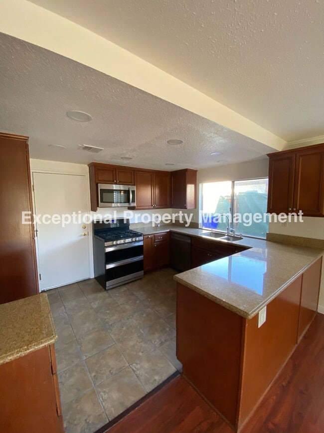 Building Photo - Ready to move in 4 bedroom 2 bath home