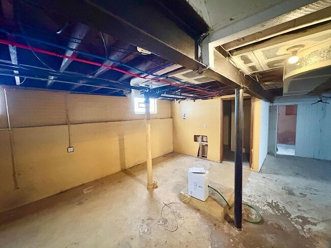 Building Photo - 1815 Kemble Ave