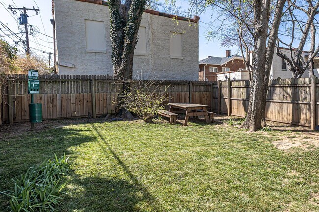 Building Photo - Fully Furnished Apartment in Historic Tracy Park