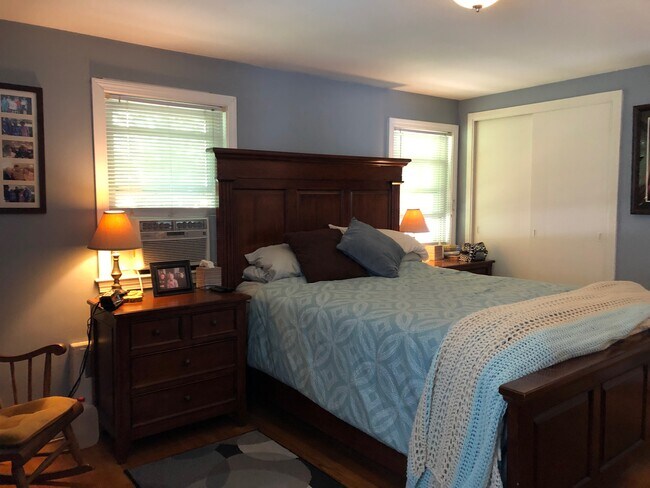 Building Photo - 112 Rowe St