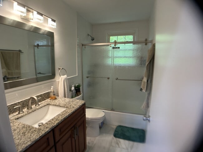 Building Photo - 41 Davis Ave