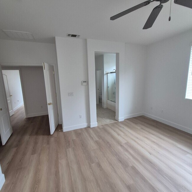 Building Photo - Natomas Home available for Speedy Move in.