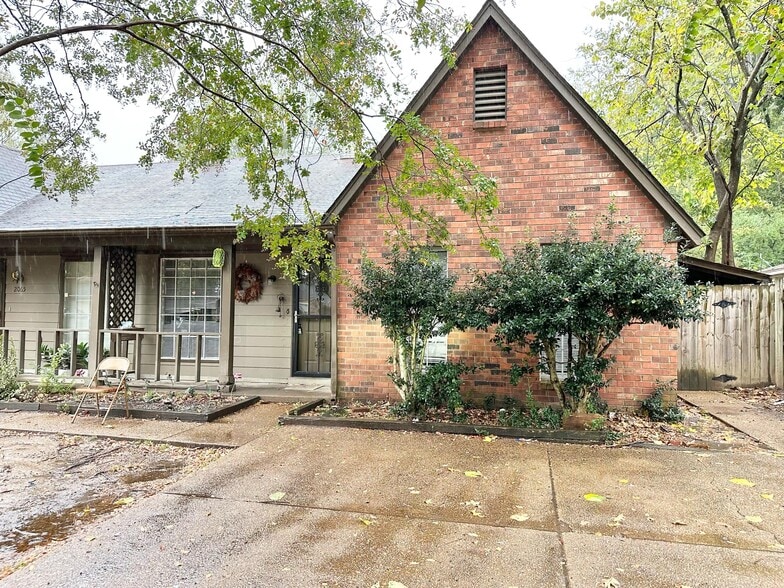 Primary Photo - 2067 Goldbrier Ln