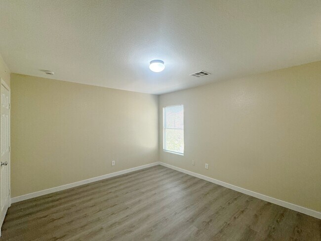 Building Photo - 8305 Golden Amber St