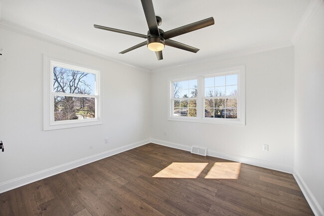Building Photo - 294 Idle Hour Dr