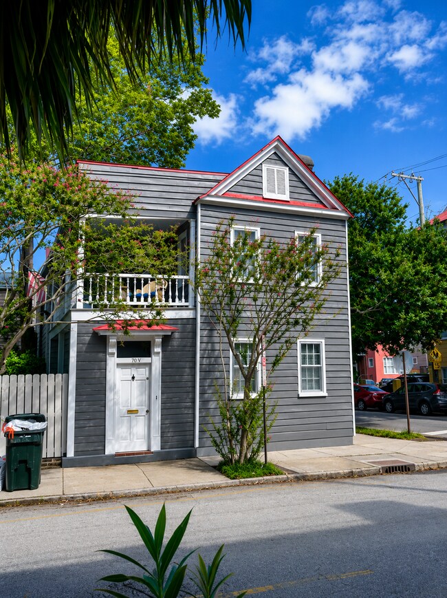 Building Photo - 70 Vanderhorst St