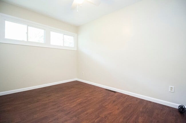 Building Photo - 3001 Edgebrook Dr