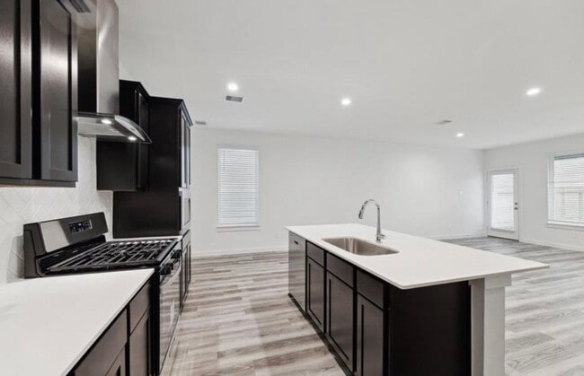 Building Photo - 2911 Crown Gate Dr