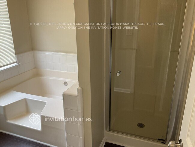 Building Photo - 2343 Century Oaks Ln