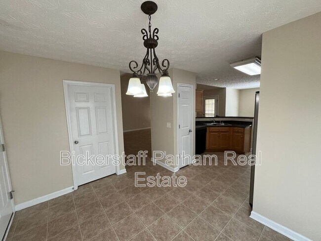Building Photo - 14 Brentwood Dr