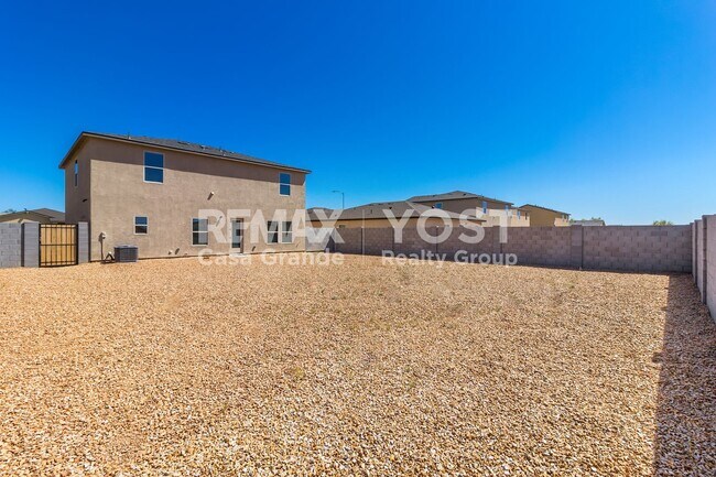 Building Photo - Spacious Two-Story Home with Den & Private Backyard