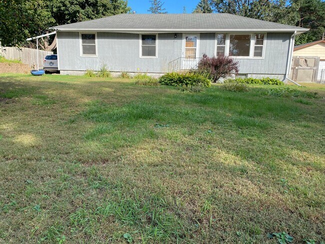 Building Photo - Charming 4-Bedroom Home in Fridley — Great Location & Yard