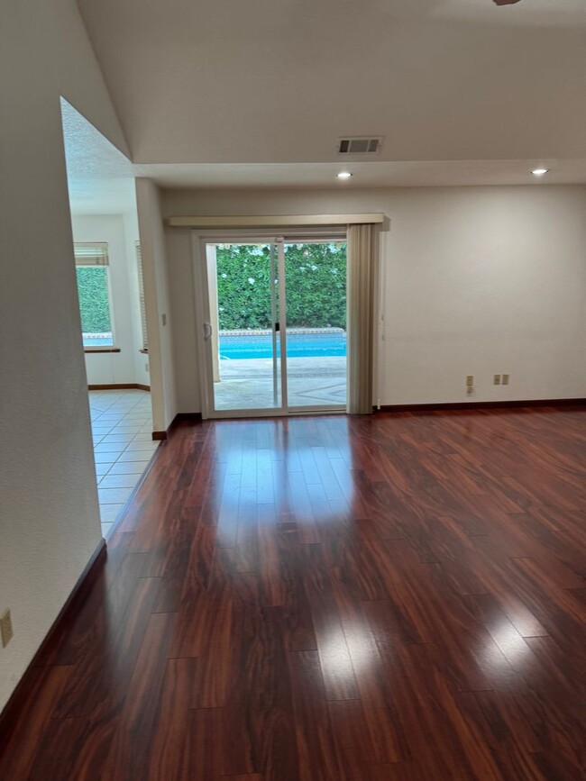 Building Photo - 2119 St Anton Dr