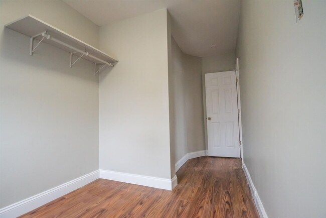 Building Photo - 509 7th St