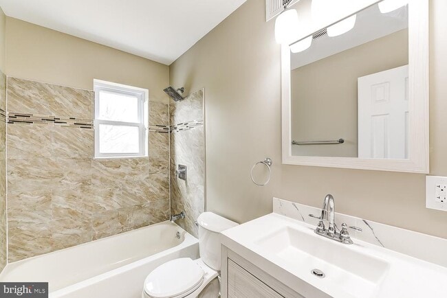 Building Photo - 707 Congress St SE