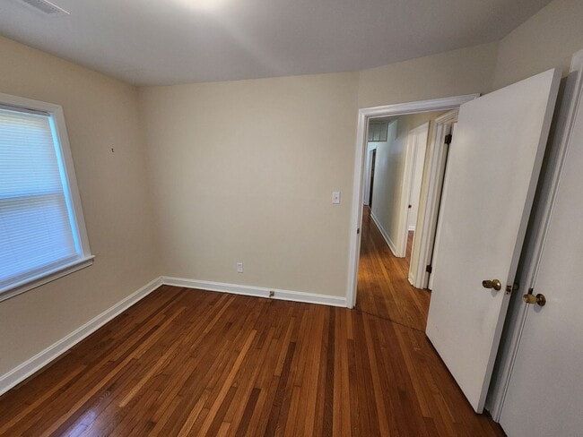 Building Photo - 3 bedroom house