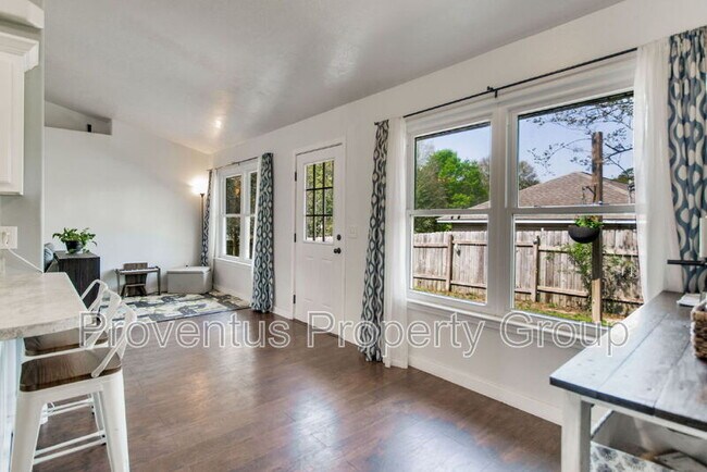 Building Photo - 3661 London Rd