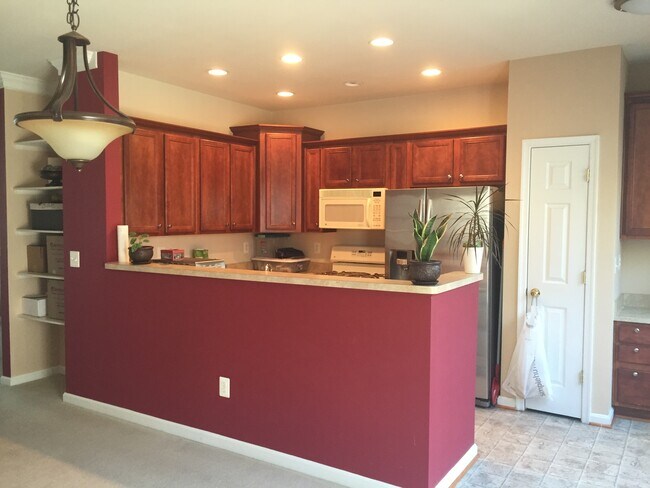 Building Photo - COZY TOWNHOUSE - Minutes to Quantico