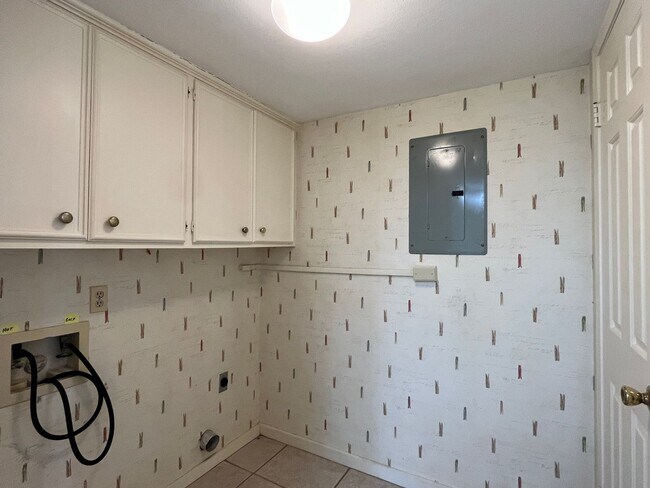 Building Photo - Townhome in the Heart of the Southside!