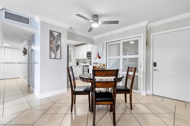 Building Photo - 8841 W Flagler St