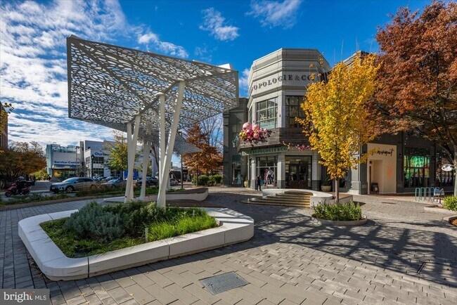 Building Photo - 4915 Hampden Ln