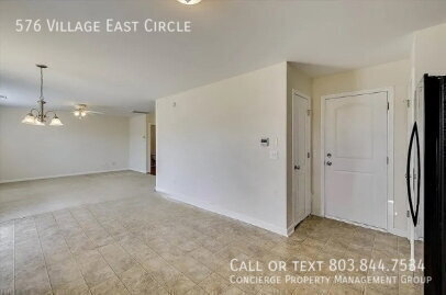 Building Photo - 576 Village E Cir