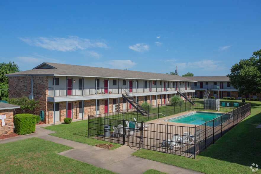 Building Photo - The Meadows Apartments