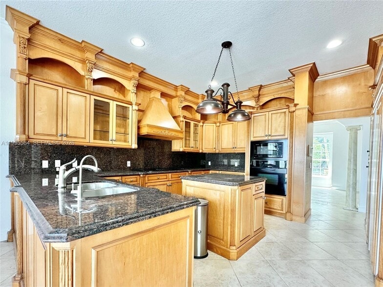 Building Photo - 5023 NW 94th Doral Pl