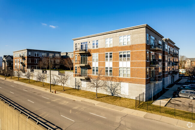 Building Photo - Garden Lofts