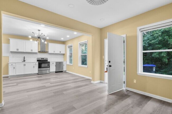 Building Photo - 477 Bridgeton Cove NE
