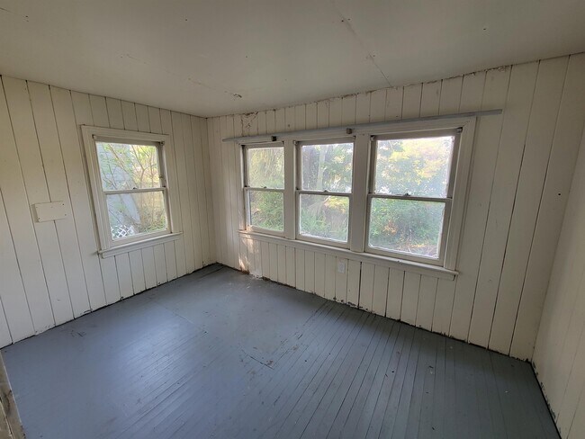 Building Photo - 5 Lucerne Cir