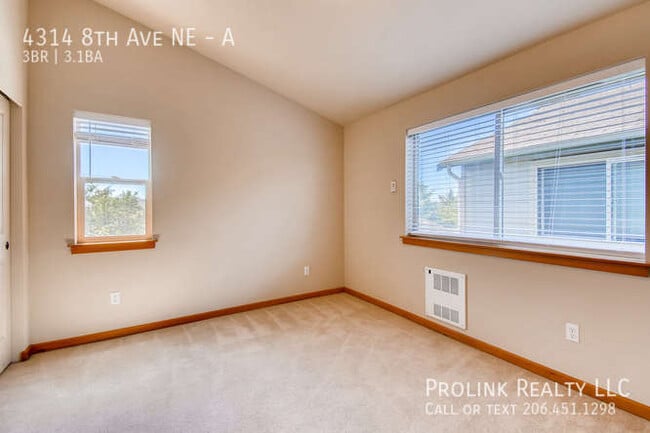 Building Photo - 4314 8th Ave NE