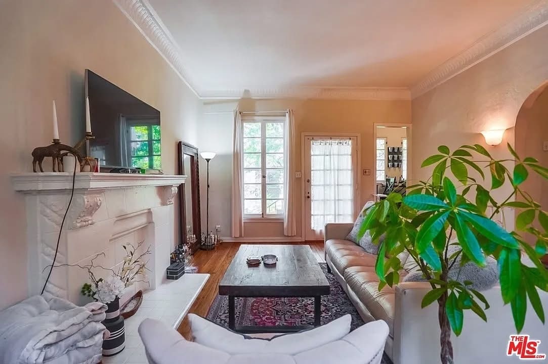 Living room 1 - 450 N Sycamore Ave