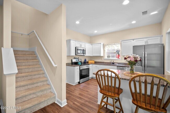 Building Photo - 222 Admiration Ave