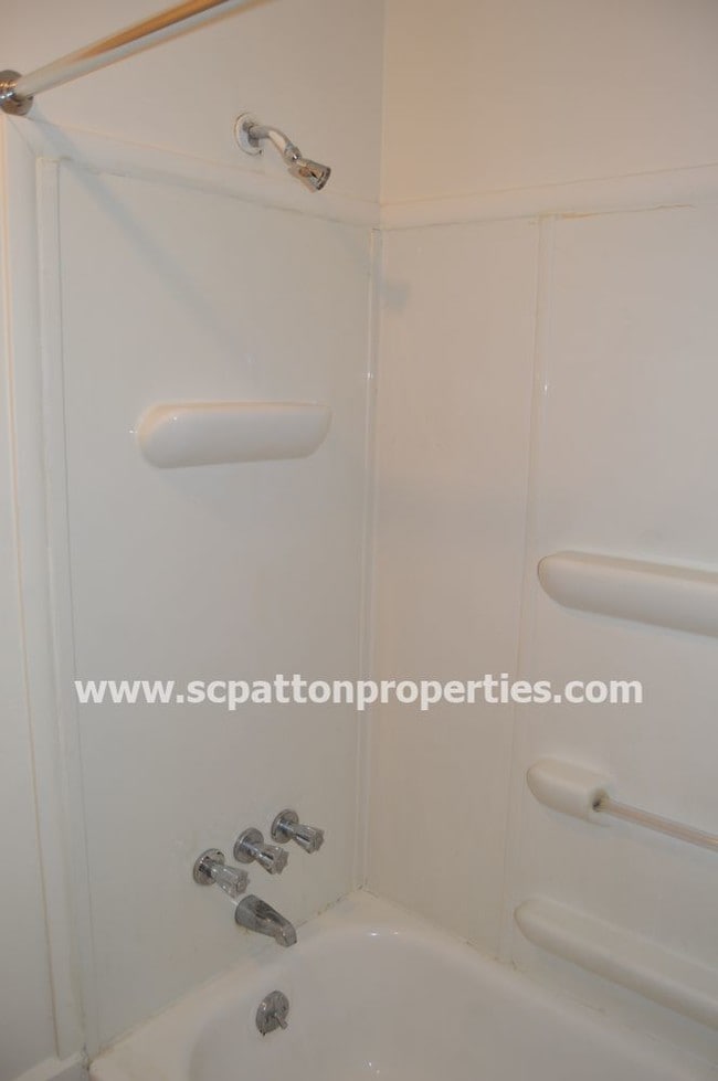 Building Photo - Lyngate Apartment