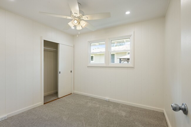 Building Photo - Newly Renovated 3 Bedroom Kailua Home!