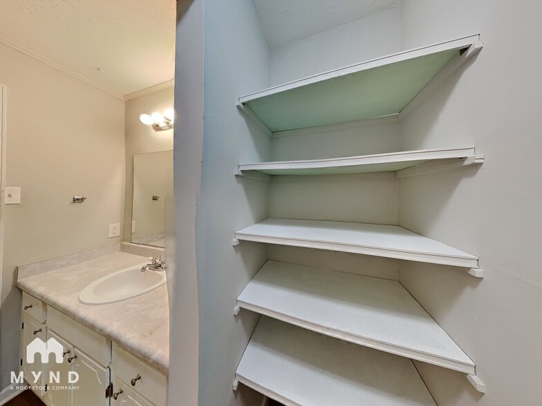 Building Photo - 170 Chesterfield Ct SW