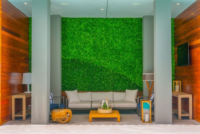 Building Photo - 2831 S Bayshore Dr