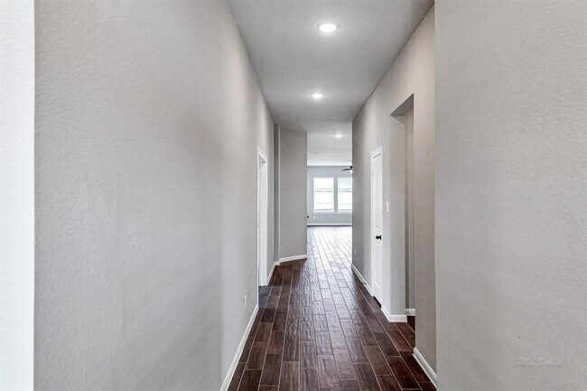 Building Photo - 2410 Blazing Star Dr