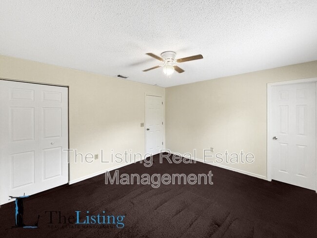 Building Photo - 5653 Viburnum Ct